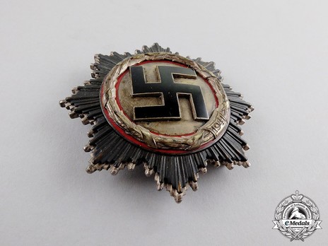 German Cross, in Silver, by Deschler (6 rivets, long pin) Obverse