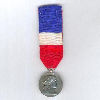 Silver Medal (Ministry of War, stamped “E M LINDAUER”) Obverse