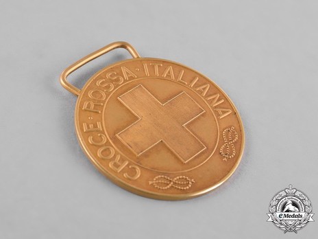 Italian Red Cross Medal of Merit, in Gold Obverse