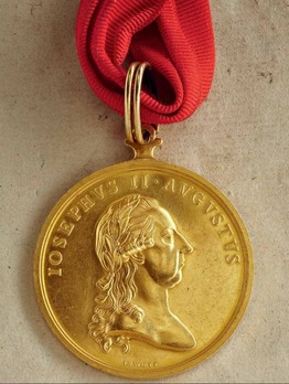 Honour Medal "VIRTUTE ET EXEMPLO", Type IV, Small Gold Medal 