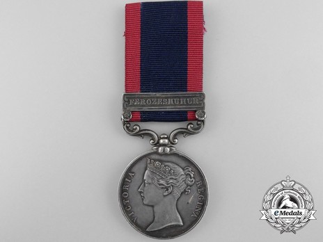 Silver Medal (for the Battle of Moodkee, with "FEROZESHUHUR" clasp) Obverse