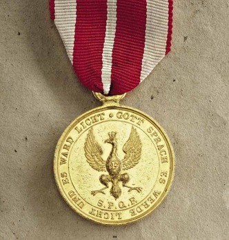 Commemorative Medal for Volunteers in Gold Obverse