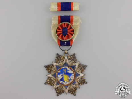 Order of the Cloud and Banner, VI Class Officer Obverse