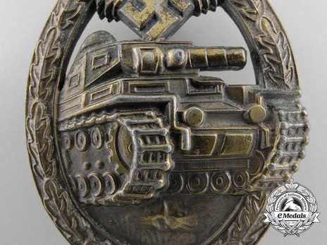 Panzer Assault Badge, in Bronze, by Frank & Reif Detail