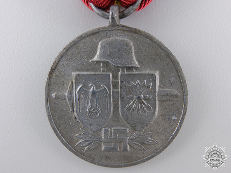 Commemorative Medal of the Spanish "Blue Division" (in silvered zinc) Obverse