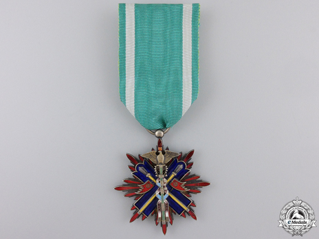 Order of the Golden Kite, IV Class Badge Obverse