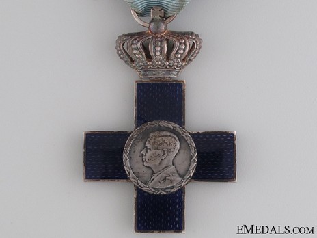 Order of Cultural Merit, Type II, I Class Knight's Cross Obverse