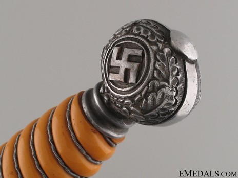 Luftwaffe Paul Weyersberg-made 2nd pattern Dagger Pommel Detail