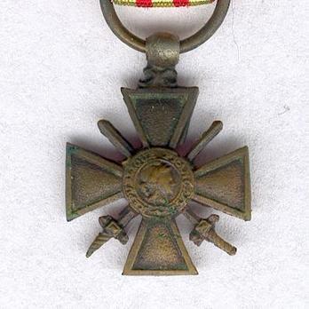 Miniature Bronze Cross (1939 1945) Obverse
