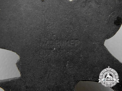 Radio Operator & Air Gunner Badge, by W. Deumer (in zinc) Detail