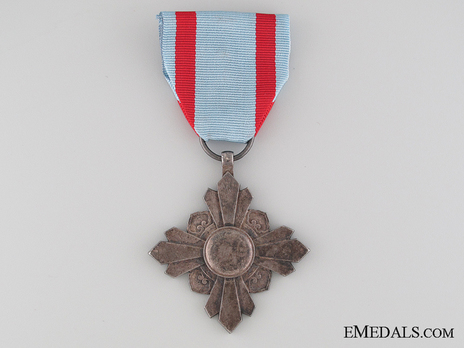 Order of the Auspicious Clouds, VIII Class Obverse