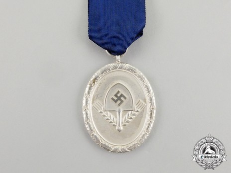 RAD Long Service Award, III Class for 12 Years (for Men) Obverse