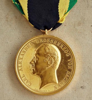 Merit Medal, Type IV, Civil Division, in Gold Obverse