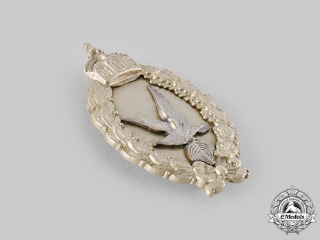 Air Gunner Badge, by C. E. Juncker (in silvered brass) Obverse