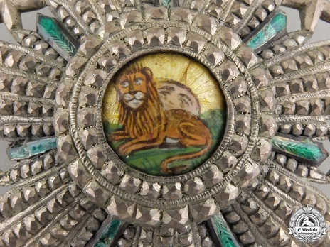 Order of the Lion and Sun, Type III, II Class Breast Star (with couchant lion, with stars) Obverse Detail