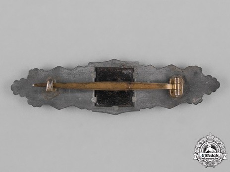 Close Combat Clasp, in Silver, by Deschler Reverse