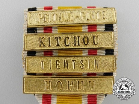 China Commemorative Medal, for Combatants (in bronze gilt) with four clasps Detail