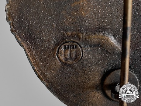 Panzer Assault Badge, in Bronze, by E. F. Wiedmann Detail