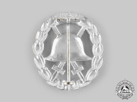 Wound Badge, in Silver (in bronze, cut-out) Reverse