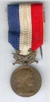 Bronze Medal (with swords and wreath, stamped "H.DUBOIS," 1917-) Obverse