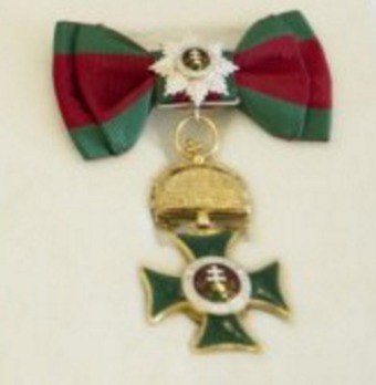 Hungarian Order of St. Stephen, Small Grand Cross (for Women) Obverse
