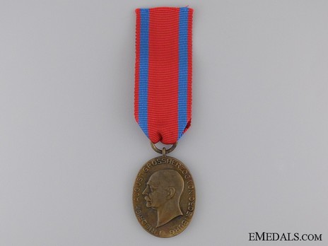 War Merit Medal (in bronze) Obverse