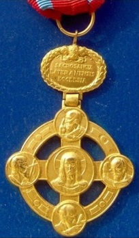 Papal Lateran Cross, in Gold (with bronze gilt, with oval suspension) Obverse