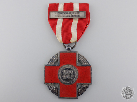 Silver Cross (with "INDONESIE 1940-1945" clasp) Obverse