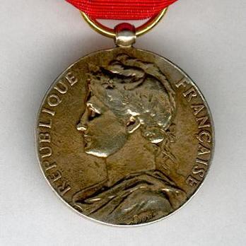 Gilt Medal (stamped "A BORREL," 1948-1974) Obverse