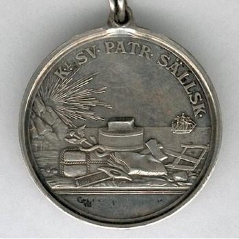 2nd Size Silver Medal (for Loyal Long Service Model II for Women) Obverse