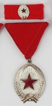Order of Labour, Silver Medal (1964-1991) Obverse