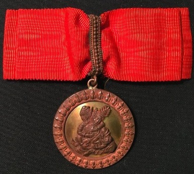 Order of Feminine Merit, in Bronze (gold background)