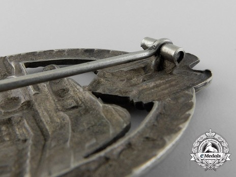 Panzer Assault Badge, in Silver, by C. E. Juncker (in nickel silver) Detail