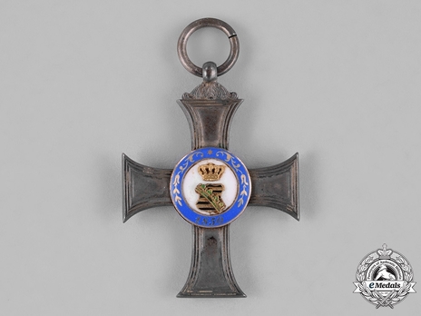 Albert Order, Type II, Civil Division, Albert's Cross (with gold medallion) Reverse