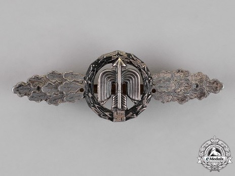 Short-Range Night Fighter Clasp, in Silver Obverse