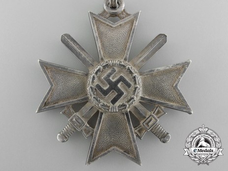 Knight's Cross of the War Merit Cross with Swords, by Deschler (unmarked) Obverse