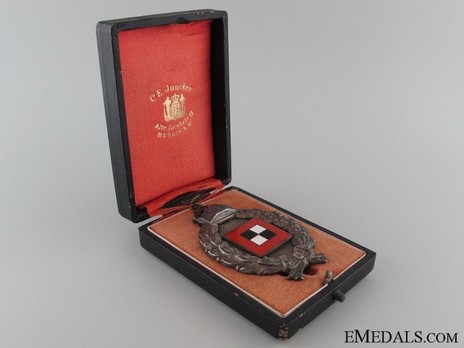 Miniature Observers' Badge Case of Issue (by C.E. Junker, Berlin with red interior) Open