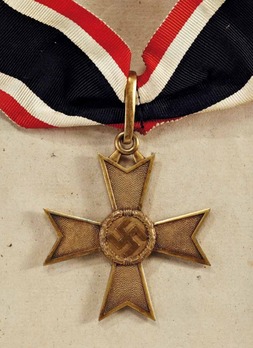 Golden Knight's Cross of the War Merit Cross without Swords, by C. F. Zimmermann Obverse