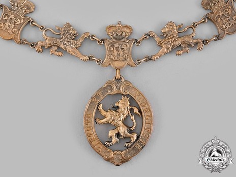Order of the Golden Lion, Gold Collar (1910-1918) Obverse