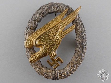 Luftwaffe Paratrooper Badge, by Gebrüder Wegerhoff (silver wreath) Obverse