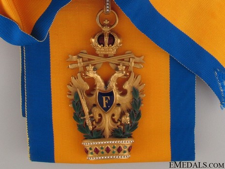 Order of the Iron Crown, Type III, Military Division, I Class (with War Decoration, with gold swords) Obverse