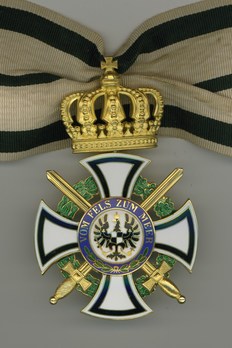 Royal House Order of Hohenzollern, Military Division, Commander (in gold) Obverse