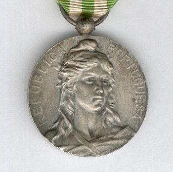 Silver Medal (for 10 Years, 1921-1946) Obverse