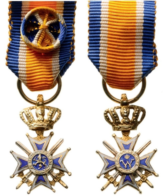 Miniature officer military division obverse and reverse