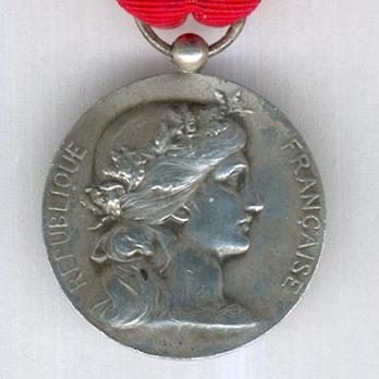 Silver Medal (Ministry of War, stamped “E M LINDAUER”) Obverse