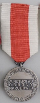 Medal of Merit for National Defence, II Class Reverse