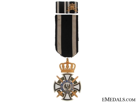 Royal House Order of Hohenzollern, Military Division, Knight (in gold) Obverse