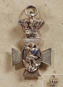 Royal Order of Merit of St. Michael, Merit Cross (with crown) Obverse