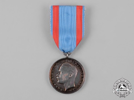 General Honour Decoration, Type III (for war merit, in silver) Obverse