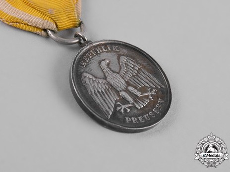 Commemorative Medal for Rescue from Danger Obverse